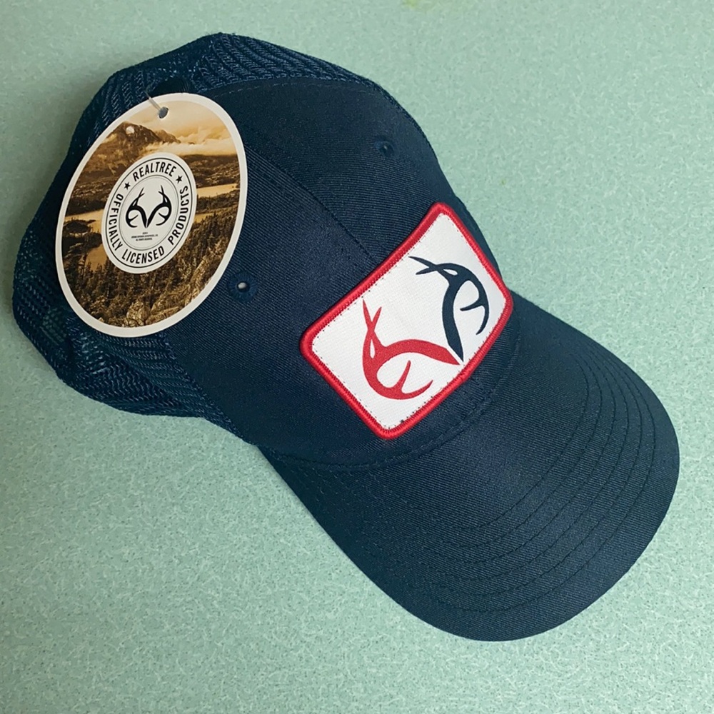 NWT Realtree trucker hat